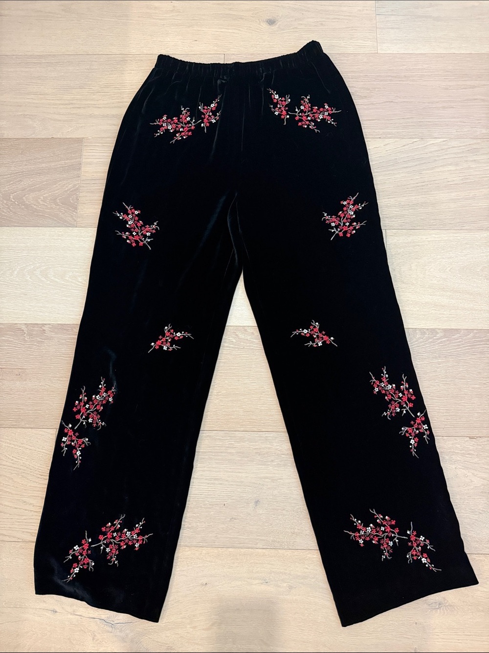 Gorgeous Bloomingdale’s silk blend velvet embroidered pants